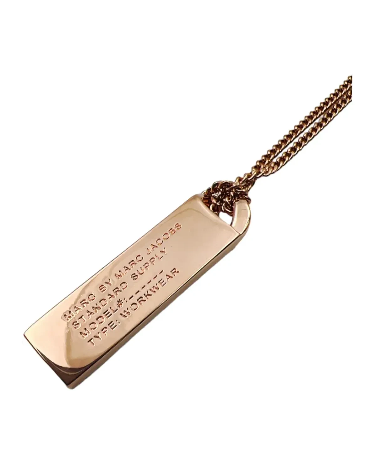Collier Marc Jacobs plaque acier plaqué or rose