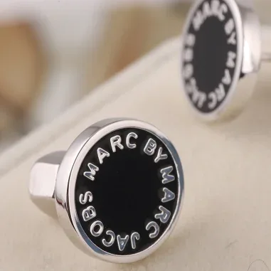 Boucles d'oreilles disque Marc by Marc Jacobs — vue 2