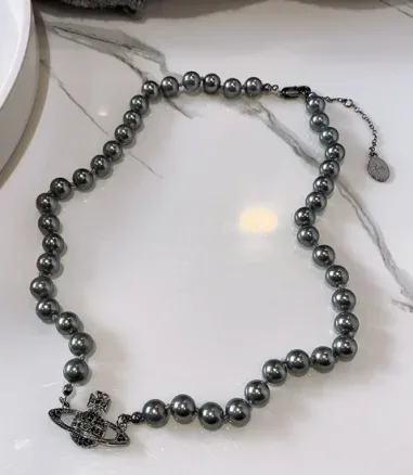 Choker Vivienne Westwood Bas Relief Perles Noires — vue 2
