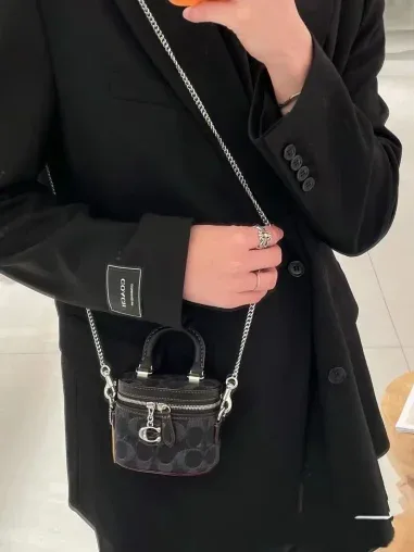 Sac à bandoulière Coach Trail en toile signature — vue 10