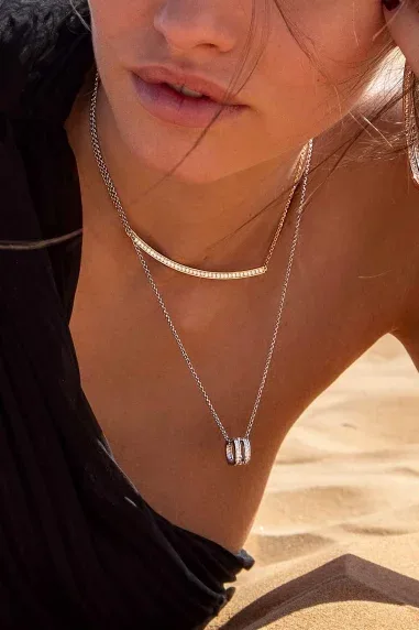 Collier APM Monaco ajustable arc or rose — vue 3