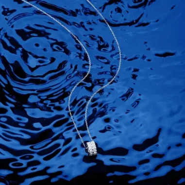 Collier APM Monaco Kaléidoscope - Pendentif Double Anneau Ajustable — vue 2