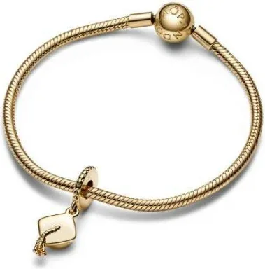 Charm Pendant Chapeau de Diplômé Doré - Pandora Moments — vue 3